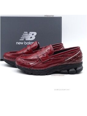 NEW Size 9 Men's New Balance 1906L Slip-On Patent Leather Loafer Sneakers